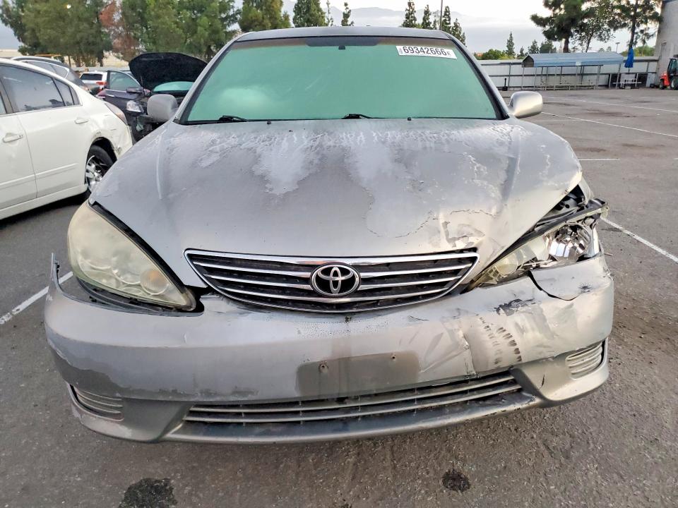 69342666 :رقم المزاد ، 4T1BE32K75U621452 vin ، 2005 Toyota Camry مزاد بيع