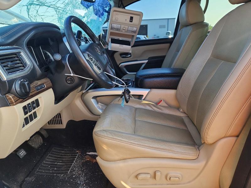 67521166 :رقم المزاد ، 1N6AA1E64HN570647 vin ، 2017 Nissan Titan مزاد بيع