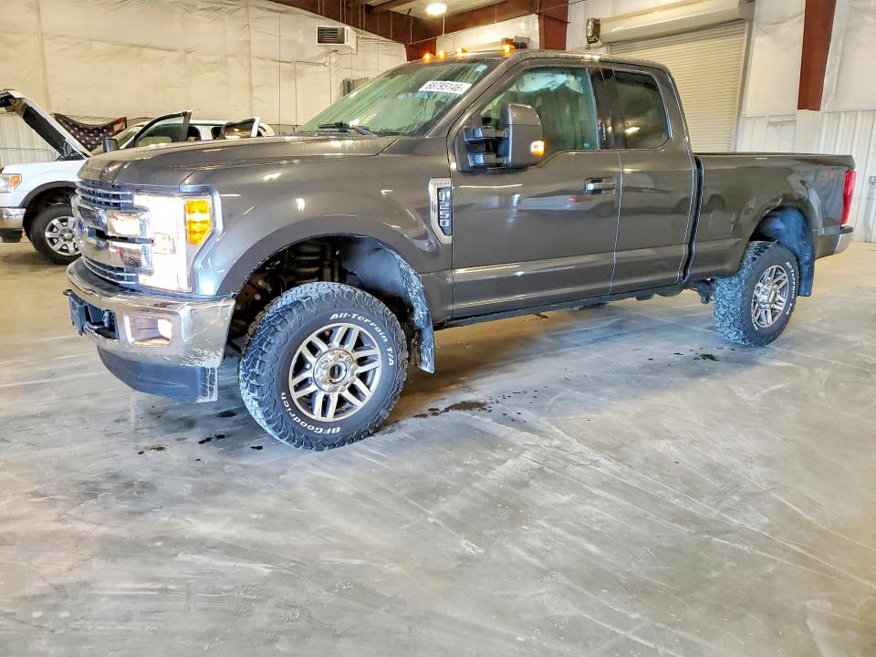 68795146 :رقم المزاد ، 1FT7X2B63HEE26061 vin ، 2017 Ford F250 مزاد بيع
