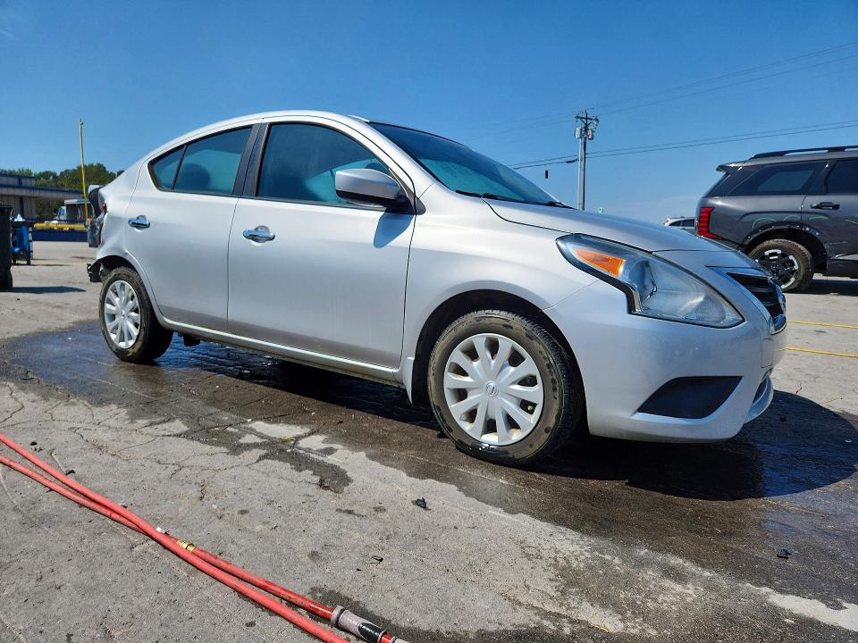 68515526 :رقم المزاد ، 3N1CN7AP8KL806258 vin ، 2019 Nissan Versa مزاد بيع