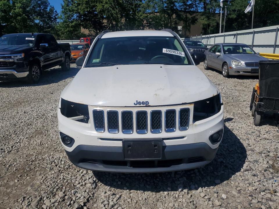 2015 Jeep Compass მანქანა იყიდება აუქციონზე, vin: 1C4NJDBB8FD324145, აუქციონის ნომერი: 69090336