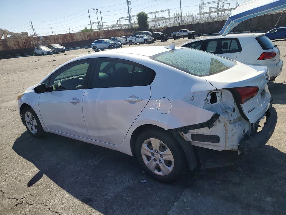 70904126 :رقم المزاد ، 3KPFL4A75JE186406 vin ، 2018 Kia Forte مزاد بيع