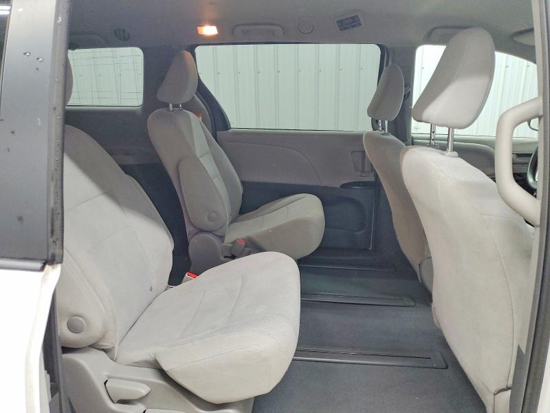69585906 :رقم المزاد ، 5TDZZ3DC4KS995353 vin ، 2019 Toyota Sienna مزاد بيع