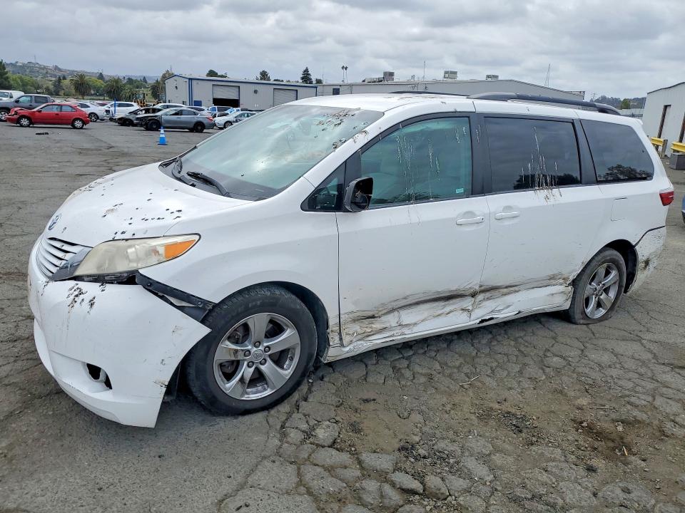 Auction sale of the 2016 Toyota Sienna, vin: 5TDKK3DC6GS727563, lot number: 68717186
