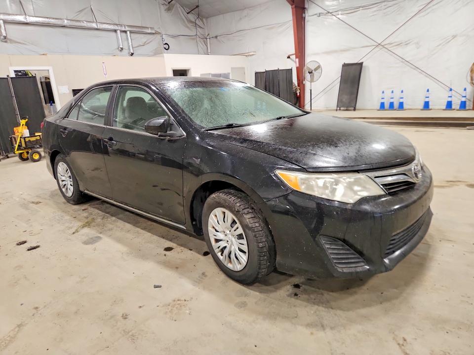 69642436 :رقم المزاد ، 4T4BF1FK1CR225032 vin ، 2012 Toyota Camry مزاد بيع