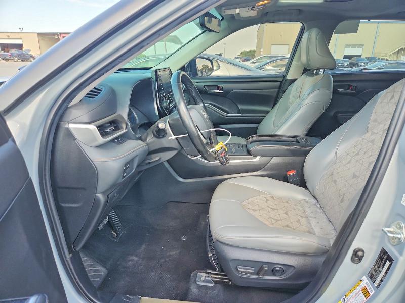 70695806 :رقم المزاد ، 5TDAARAH8NS513754 vin ، 2022 Toyota Highlander Hybrid مزاد بيع
