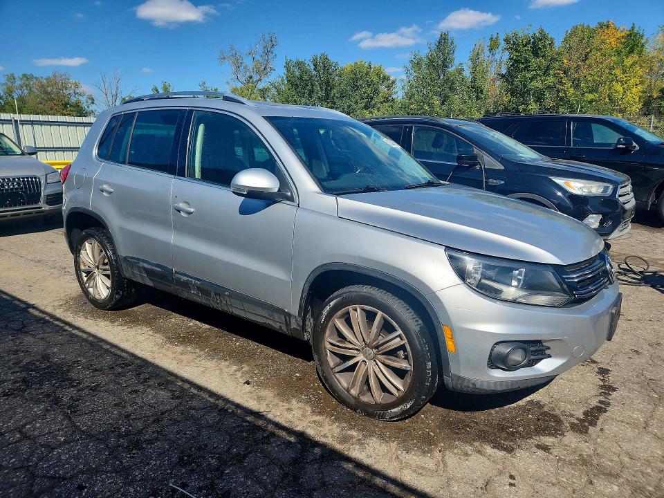 70448756 :رقم المزاد ، WVGAV7AX0FW516497 vin ، 2015 Volkswagen Tiguan مزاد بيع