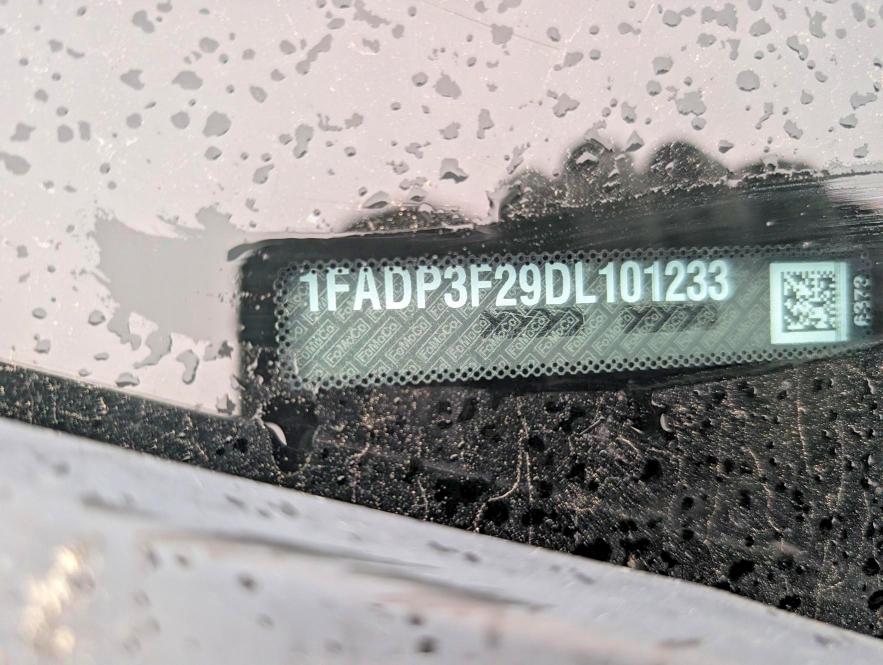 2013 Ford Focus მანქანა იყიდება აუქციონზე, vin: 1FADP3F29DL101233, აუქციონის ნომერი: 68655836