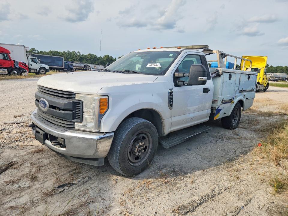 69151716 :رقم المزاد ، 1FDRF3E68HEE58724 vin ، 2017 Ford F350 مزاد بيع