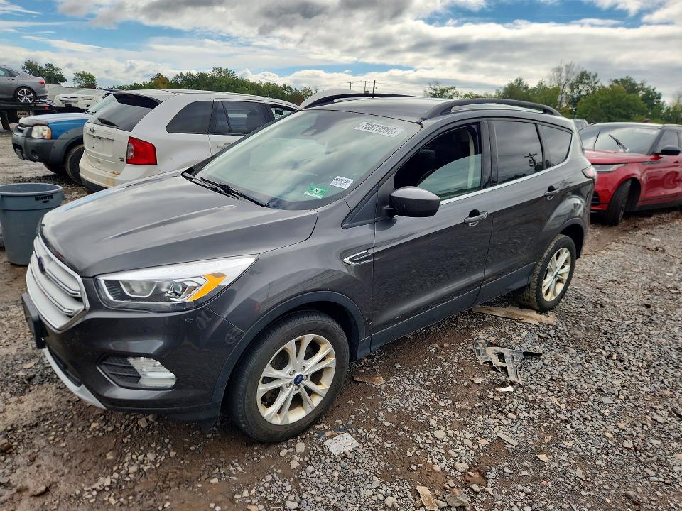 2018 Ford Escape მანქანა იყიდება აუქციონზე, vin: 1FMCU9HD3JUD40441, აუქციონის ნომერი: 70873586