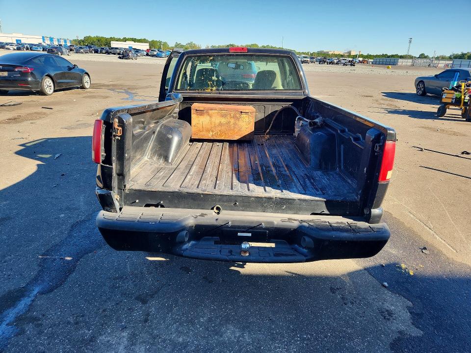 70343276 :رقم المزاد ، 1GCCS1943W8235215 vin ، 1998 Chevrolet S Truck مزاد بيع