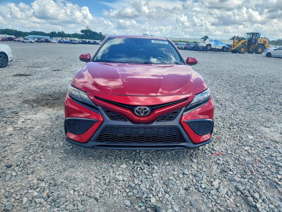 Продажа на аукционе авто 2021 Toyota Camry, vin: 4T1G11AK0MU409658, номер лота: 69407456