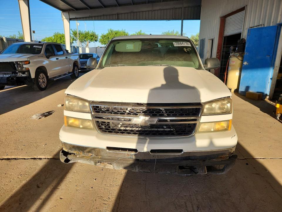 2006 Chevrolet Silverado 1500 მანქანა იყიდება აუქციონზე, vin: 2GCEC19V261299117, აუქციონის ნომერი: 70684716