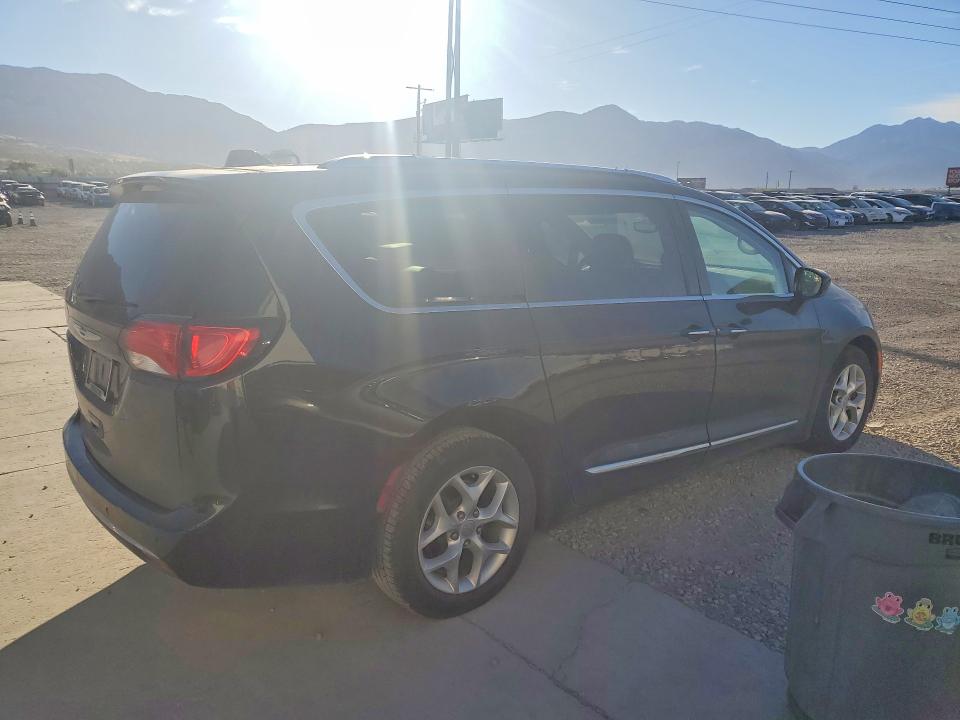 68240486 :رقم المزاد ، 2C4RC1EG9HR659836 vin ، 2017 Chrysler Pacifica مزاد بيع