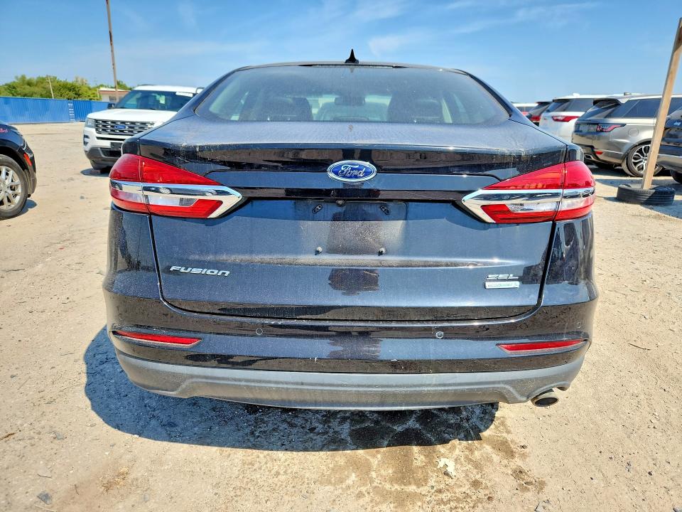 67445176 :رقم المزاد ، 3FA6P0CD8KR130198 vin ، 2019 Ford Fusion مزاد بيع