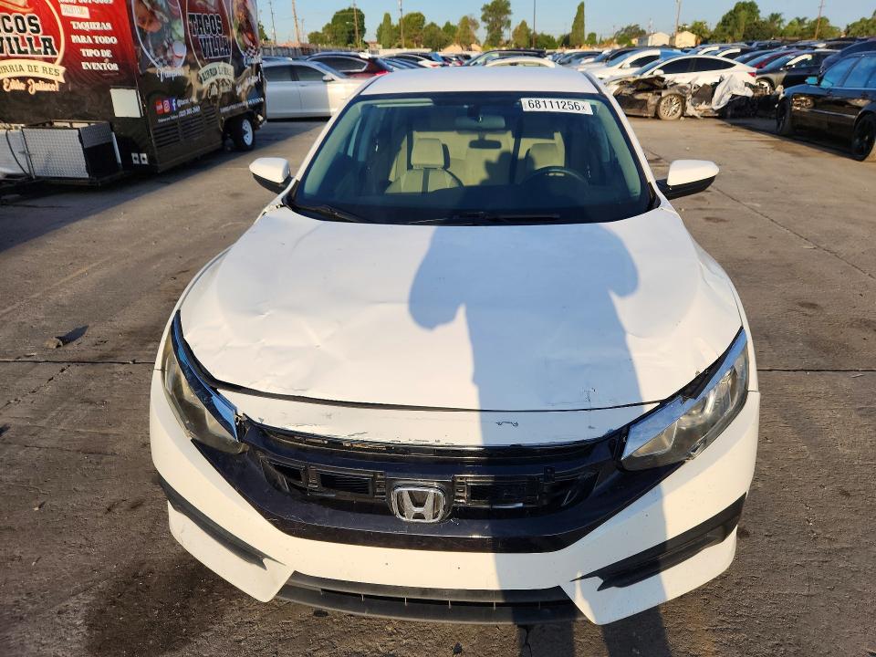 68111256 :رقم المزاد ، 2HGFC2F55JH597290 vin ، 2018 Honda Civic مزاد بيع