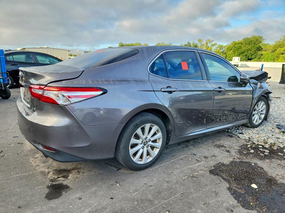 2018 Toyota Camry მანქანა იყიდება აუქციონზე, vin: 4T1B11HK5JU153836, აუქციონის ნომერი: 70277316