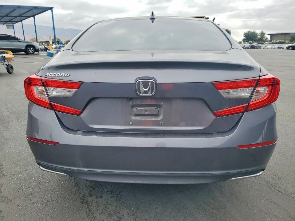 69389876 :رقم المزاد ، 1HGCV1F44JA216722 vin ، 2018 Honda Accord مزاد بيع