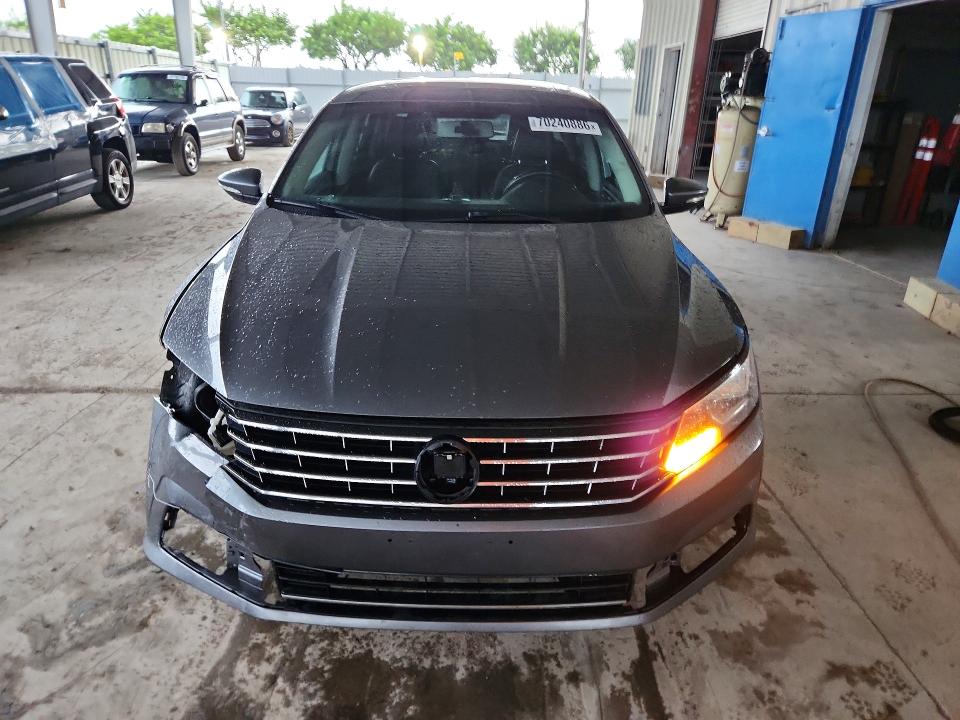Aukcja sprzedaży 2017 Volkswagen Passat, vin: 1VWBT7A31HC021495, numer aukcji: 70240886