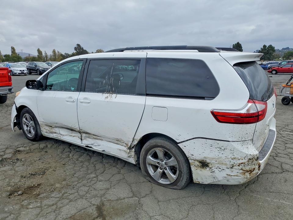 Продажа на аукционе авто 2016 Toyota Sienna, vin: 5TDKK3DC6GS727563, номер лота: 68717186
