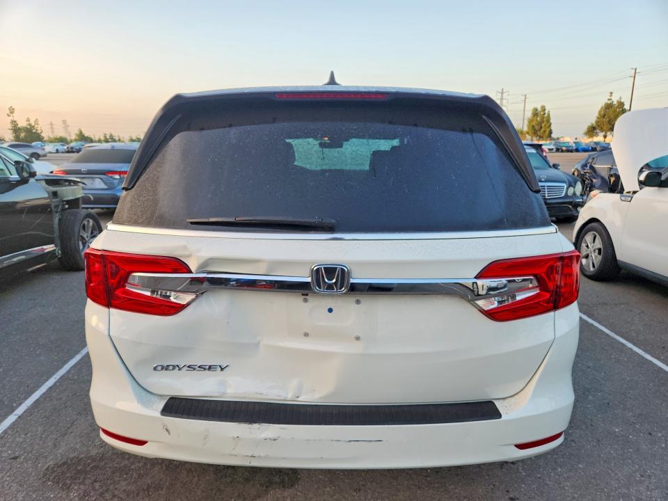 69583896 :رقم المزاد ، 5FNRL6H71JB099420 vin ، 2018 Honda Odyssey مزاد بيع