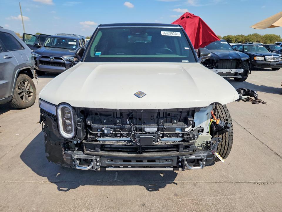 69030236 :رقم المزاد ، 7PDSGBBA3PN024840 vin ، 2023 Rivian R1s مزاد بيع