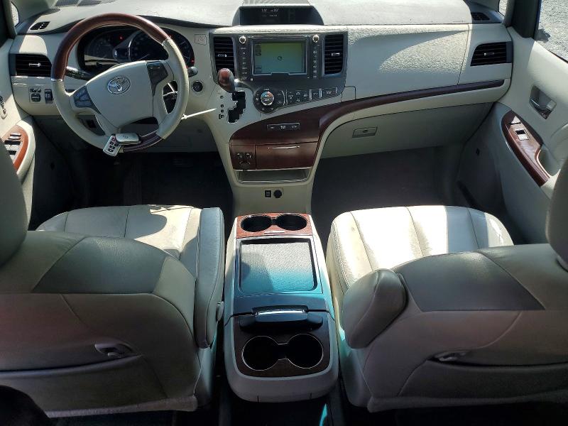 69003646 :رقم المزاد ، 5TDYK3DC9BS082619 vin ، 2011 Toyota Sienna مزاد بيع