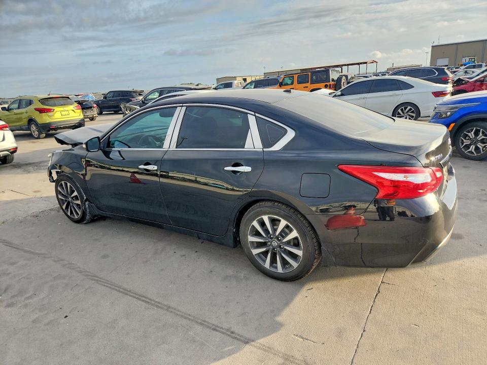 2017 Nissan Altima მანქანა იყიდება აუქციონზე, vin: 1N4AL3AP4HC250432, აუქციონის ნომერი: 70812186