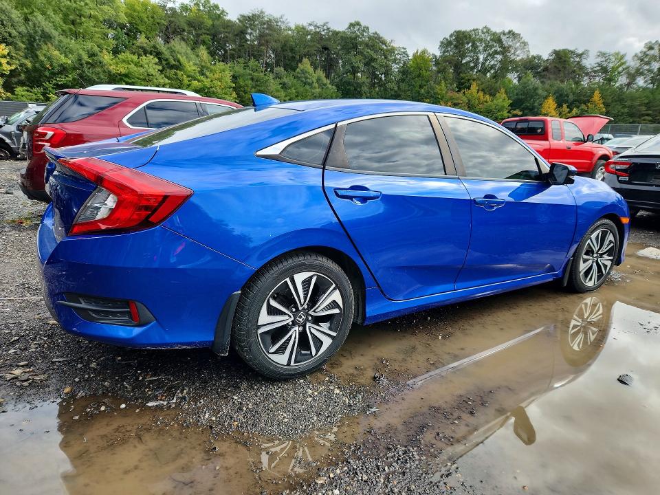 69804646 :رقم المزاد ، 19XFC1F37HE032973 vin ، 2017 Honda Civic مزاد بيع
