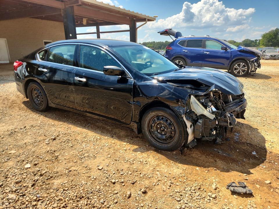 2017 Nissan Altima მანქანა იყიდება აუქციონზე, vin: 1N4AL3AP6HC477606, აუქციონის ნომერი: 67030466