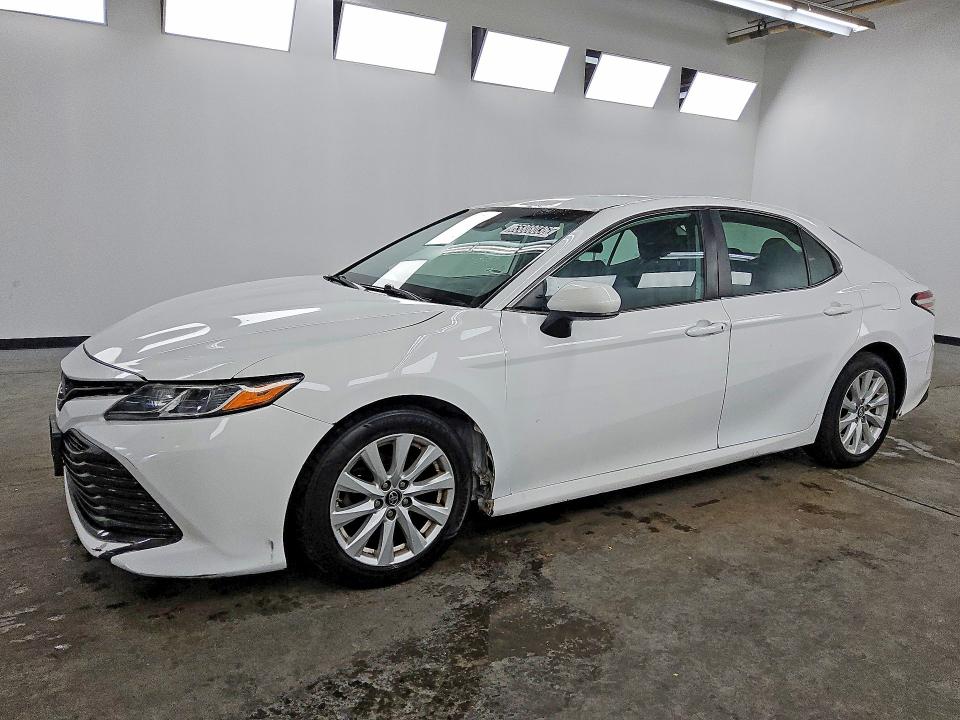 2019 Toyota Camry მანქანა იყიდება აუქციონზე, vin: 4T1B11HK1KU256950, აუქციონის ნომერი: 65808036