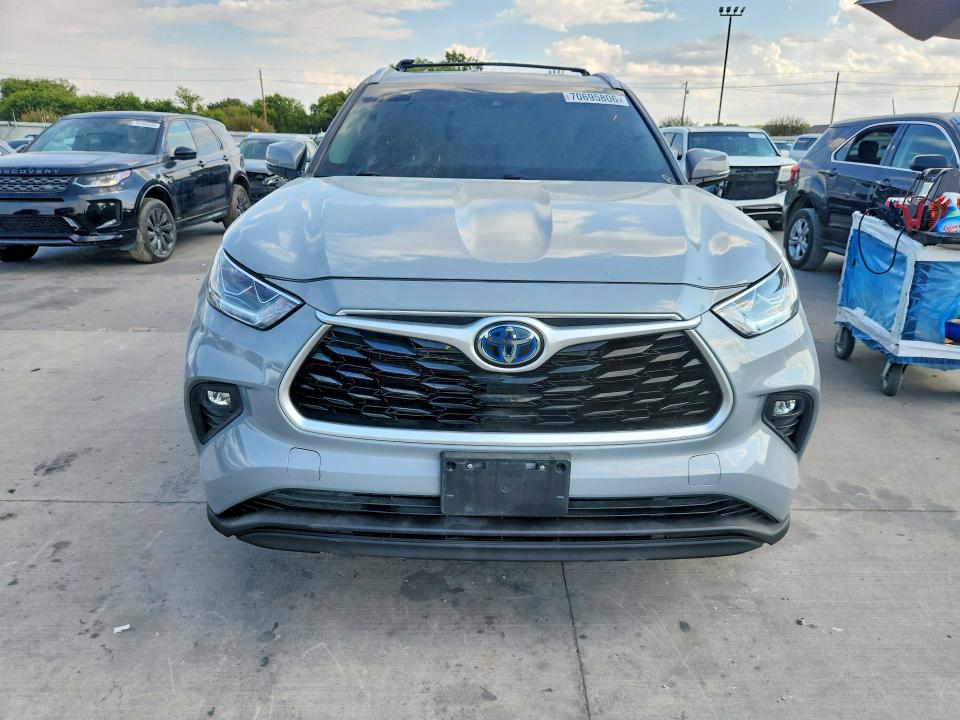 70695806 :رقم المزاد ، 5TDAARAH8NS513754 vin ، 2022 Toyota Highlander Hybrid مزاد بيع