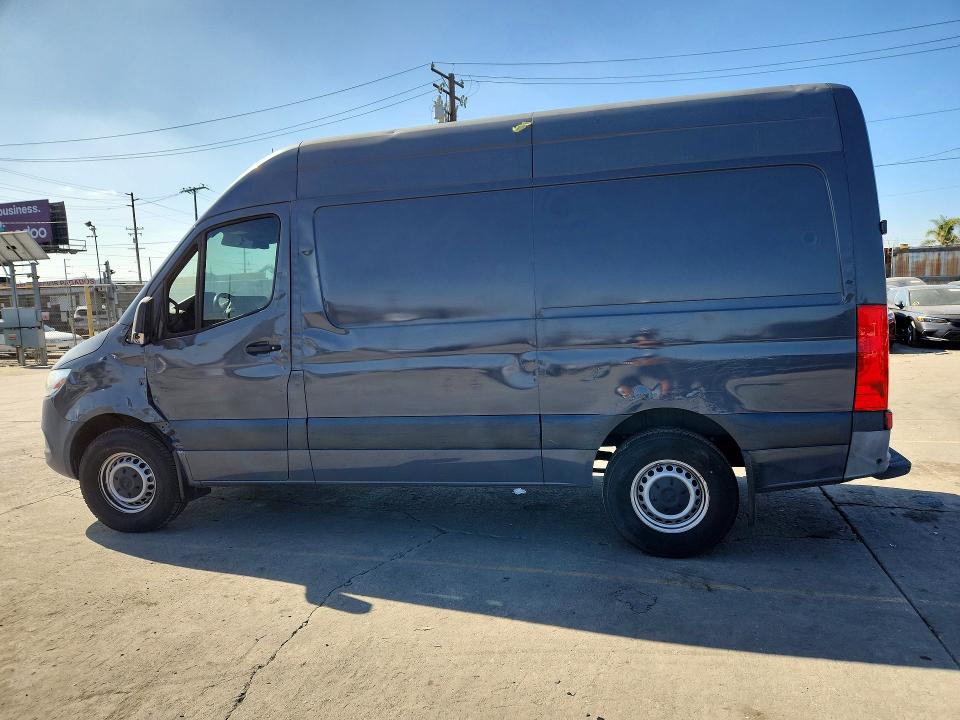 67667686 :رقم المزاد ، W1Y4DBHY5NT103783 vin ، 2022 Mercedes-benz Sprinter مزاد بيع