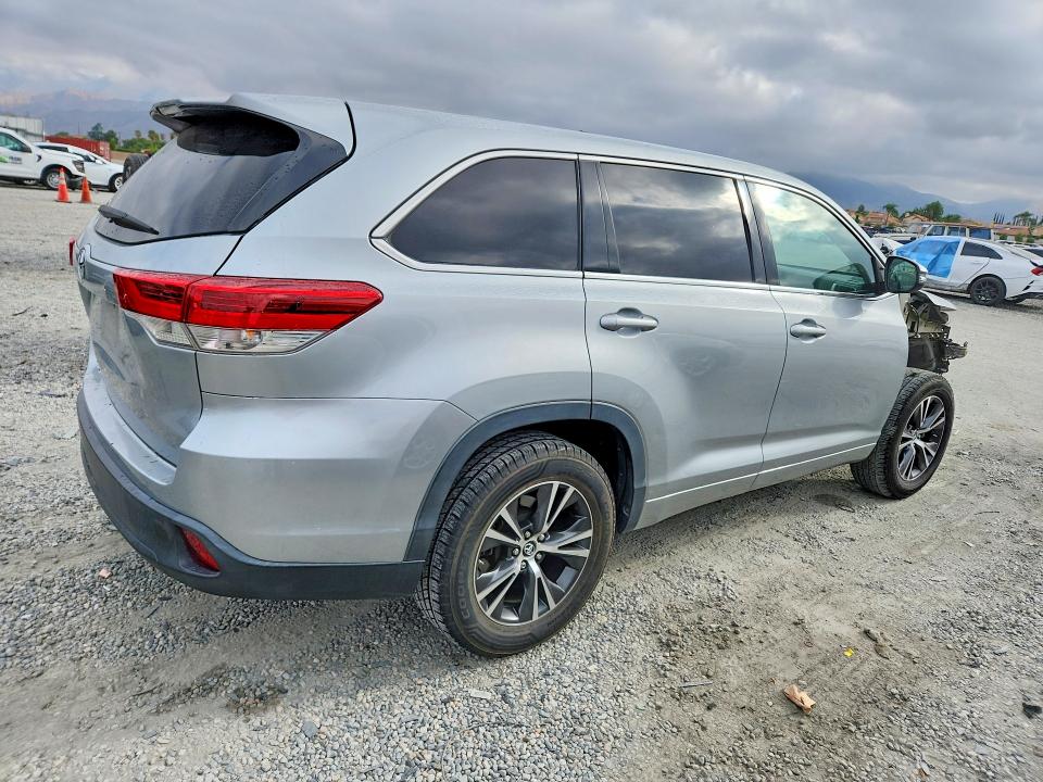 69427566 :رقم المزاد ، 5TDZARFH3JS034342 vin ، 2018 Toyota Highlander مزاد بيع