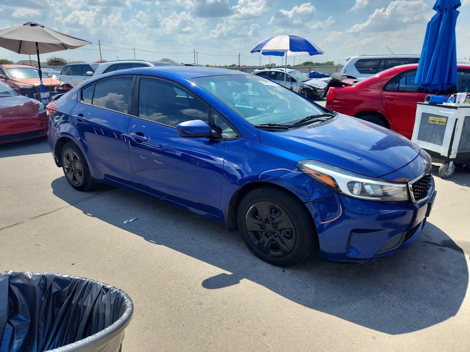 69851486 :رقم المزاد ، 3KPFL4A7XHE119536 vin ، 2017 Kia Forte مزاد بيع