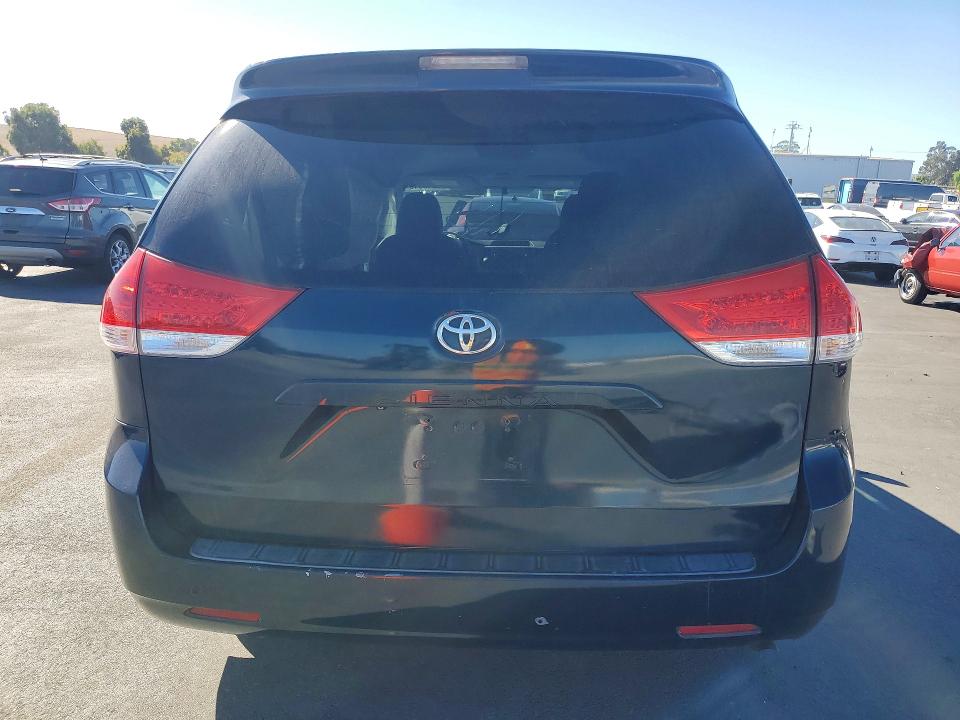 Aukcja sprzedaży 2011 Toyota Sienna, vin: 5TDKK3DC1BS018726, numer aukcji: 71045316