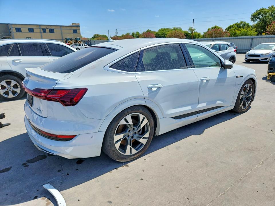Продаж на аукціоні авто 2021 Audi E-tron, vin: WA12AAGE0MB000548, номер лоту: 68918606