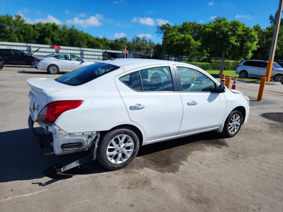 70139066 :رقم المزاد ، 3N1CN7AP6HL867794 vin ، 2017 Nissan Versa مزاد بيع