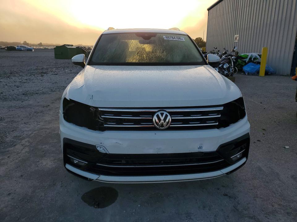 Продажа на аукционе авто 2018 Volkswagen Tiguan, vin: 3VV5B7AX2JM197435, номер лота: 69784106