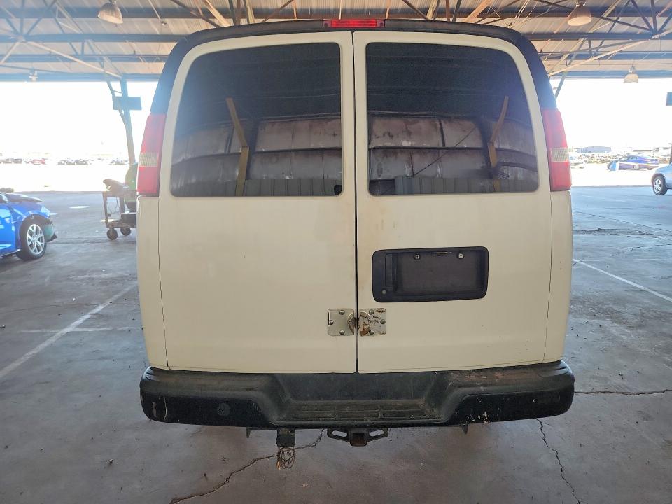 70832246 :رقم المزاد ، 1GCWGGBAXE1105926 vin ، 2014 Chevrolet Express G2500 مزاد بيع