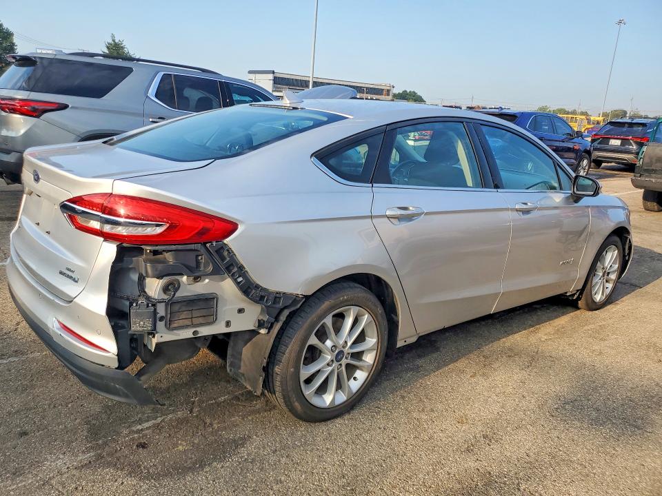Продажа на аукционе авто 2019 Ford Fusion, vin: 3FA6P0LUXKR119736, номер лота: 67891436