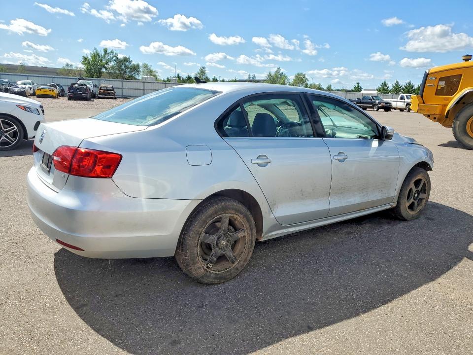 68040756 :رقم المزاد ، 3VWD17AJ2EM223429 vin ، 2014 Volkswagen Jetta مزاد بيع