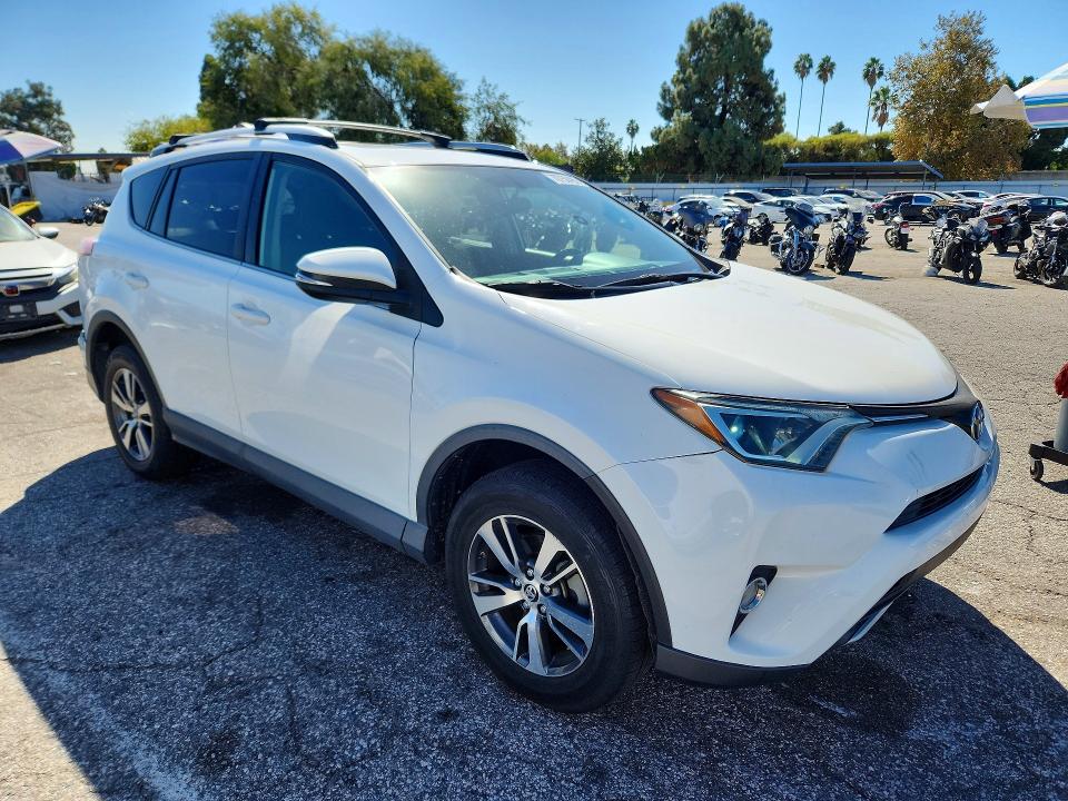 Продаж на аукціоні авто 2016 Toyota Rav4, vin: JTMWFREV4GJ083020, номер лоту: 70750496