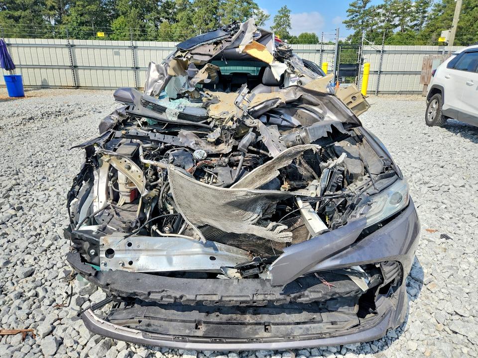69120676 :رقم المزاد ، 4T1BZ1HK6JU008569 vin ، 2018 Toyota Camry مزاد بيع