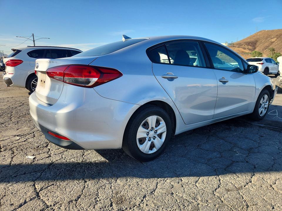 68501916 :رقم المزاد ، 3KPFK4A76JE168970 vin ، 2018 Kia Forte مزاد بيع