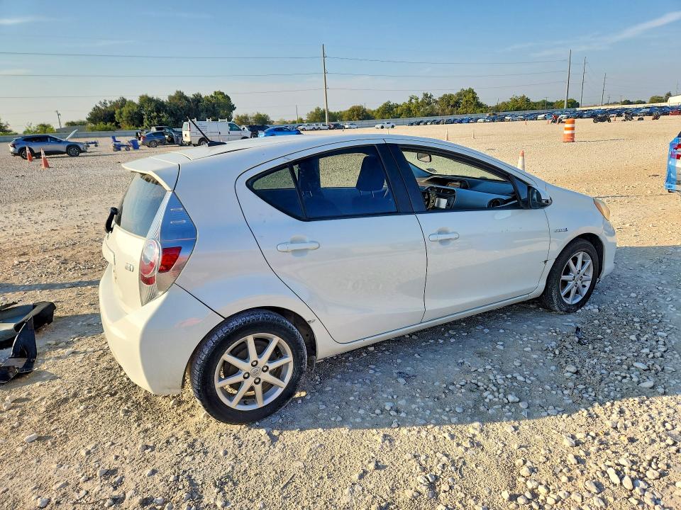70126276 :رقم المزاد ، JTDKDTB32C1514596 vin ، 2012 Toyota Prius C مزاد بيع