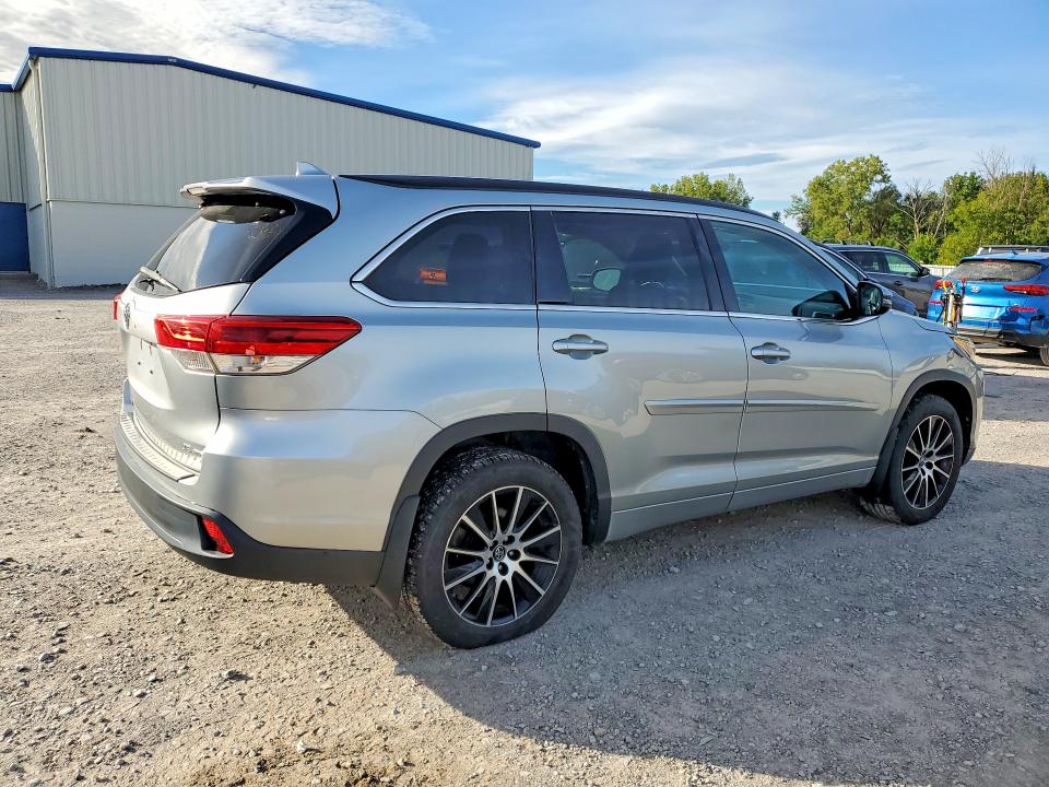 67756086 :رقم المزاد ، 5TDJZRFHXHS470783 vin ، 2017 Toyota Highlander مزاد بيع