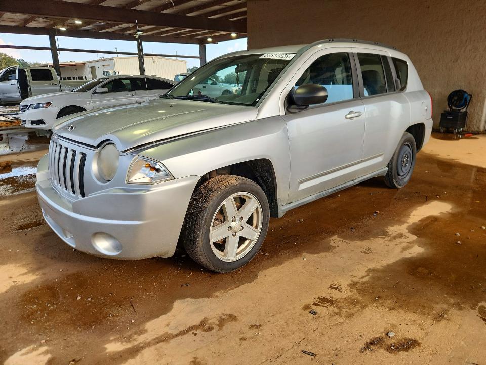 2010 Jeep Compass მანქანა იყიდება აუქციონზე, vin: 1J4NF4FB0AD584733, აუქციონის ნომერი: 67317726