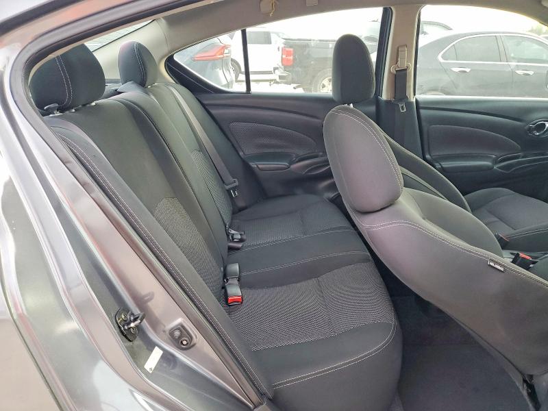 69107696 :رقم المزاد ، 3N1CN7AP3JL872702 vin ، 2018 Nissan Versa مزاد بيع