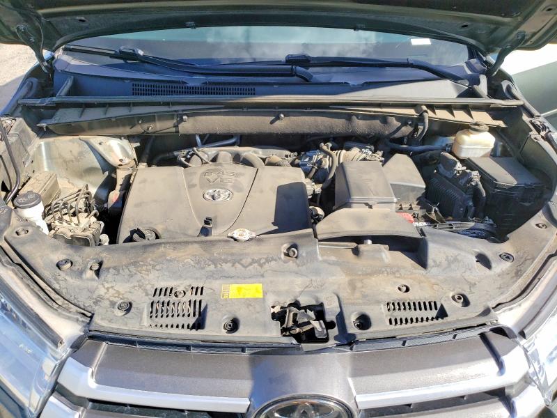 67753686 :رقم المزاد ، 5TDZZRFH1JS258900 vin ، 2018 Toyota Highlander مزاد بيع